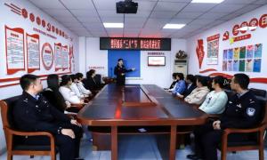 警民情系“三八”节 普法宣传到社区
