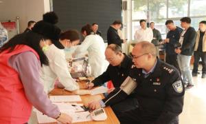 钦州出入境边防检查站边检处党支部联合开展主题党日活动