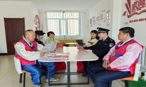 古城里出入境边防检查站宣讲小分队“汉语+朝语”宣讲全国“两会”精神