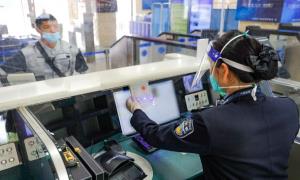 打洛口岸复关首月 保障逾3万人次出入境