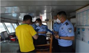 三亚出入境边防检查站与三亚港门海岸派出所开展联合海上巡查