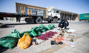 二连出入境边防检查站两天查获三起夹带货物走私案