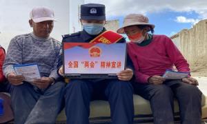 “两会”宣讲进万家 警民共话幸福梦