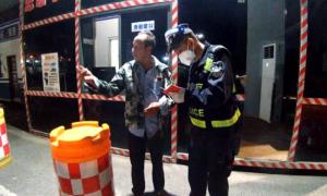 七旬老人凌晨迷失街头 边境小警将其安全送回