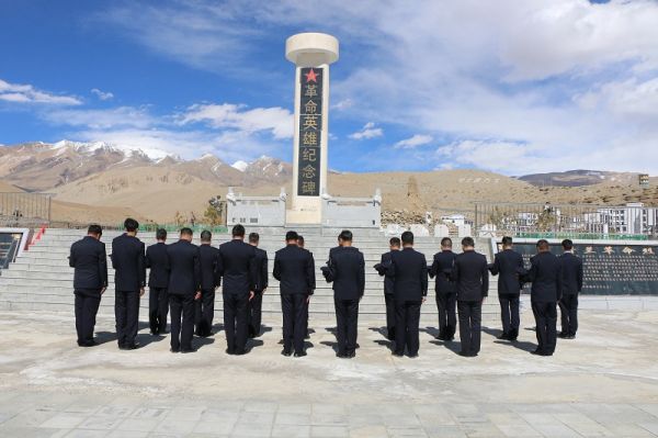 以缅怀之名铸就忠诚警魂