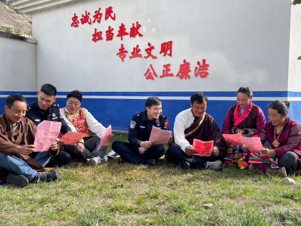 打通最后一公里，传递党的好声音 (2).jpg