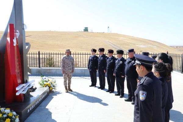 黑山头边境派出所开展“清明祭英烈”活动