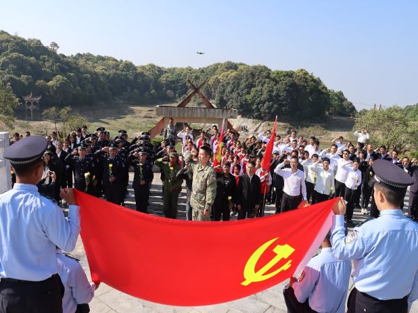苍松翠柏万年青 缅怀英烈祭忠魂