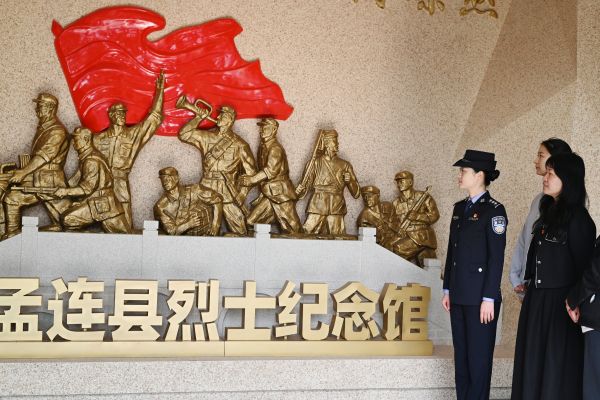 孟连边境管理大队组织开展清明节系列活动 (2).jpg 孟连边境管理大队组织开展清明节系列活动 (2).jpg