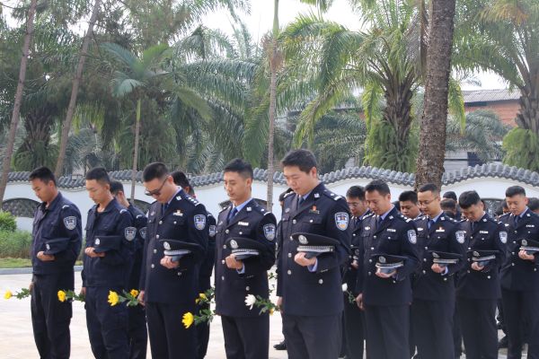 孟连边境管理大队组织开展清明节系列活动 (1).jpg 孟连边境管理大队组织开展清明节系列活动 (1).jpg