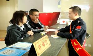 提升服务质效 应对办证高峰