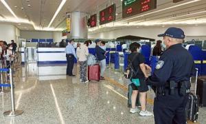 五一黄金周首日蛇口口岸客流“狂飙” 蛇口出入境边防检查站多措并举保畅通