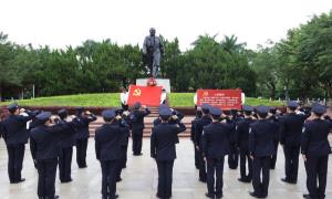 蛇口出入境边防检查站组织开展瞻仰邓小平同志铜像缅怀纪念活动