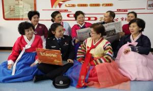 “两会”精神传群众 警民共话幸福梦