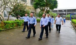 北海机场出入境边防检查站马政峰站长带队走访北海市东方外国语高级中学