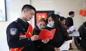 西藏出入境边防检查总站执法调查支队开展第八个“全民国家安全教育日”普法宣传活动