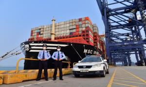 盐田出入境边防检查站助力各量级集装箱船首航盐田港