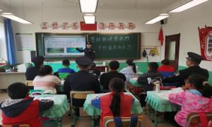 警校联建祭英烈 手抄报里写情思