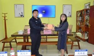莱州出入境边防检查站携手市图书馆开展“流动图书进警营 传统文化润警心”活动