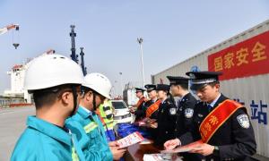 常熟出入境边防检查站联合市人民法院开展“4.15国家安全教育日”普法宣传