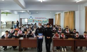 法治宣传进校园 筑牢学生安全线