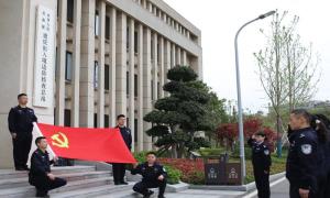 沿着英雄的足迹前行