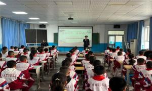 送法进校园，系好青少年的第一颗“法治纽扣”