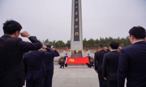 缅怀先烈志 忠诚铸警魂