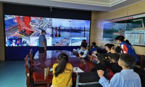 我和警察叔叔守国门