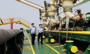 南疆出入境边防检查站助力今年经天津港实华原油码头进口原油超600万吨