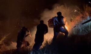 灭火时被熏黑的警察爸爸，是女儿心目中的“黑猫警长”