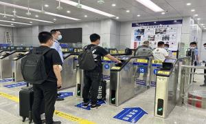 恢复快捷通道首日 东兴口岸护照通关最快只需三步十秒