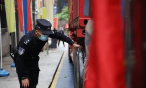 聂拉木出入境边防检查站全力保障樟木口岸恢复双向货运通关