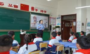 假冒熟人、礼物诱惑、请求帮忙……这些套路要当心!