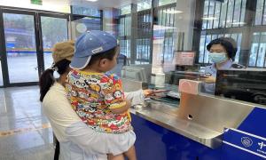 便利未成年人进中英街  边检机关出实招