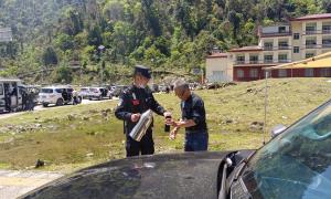 650余辆车，1600余人辆滞留，林芝移民管理警察这样便民服务