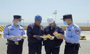 秦皇岛出入境边防检查站组织开展普法宣传进码头