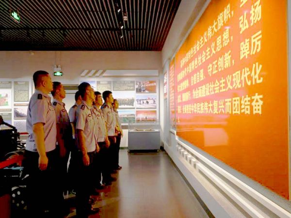 追随红色足迹 继承革命传统