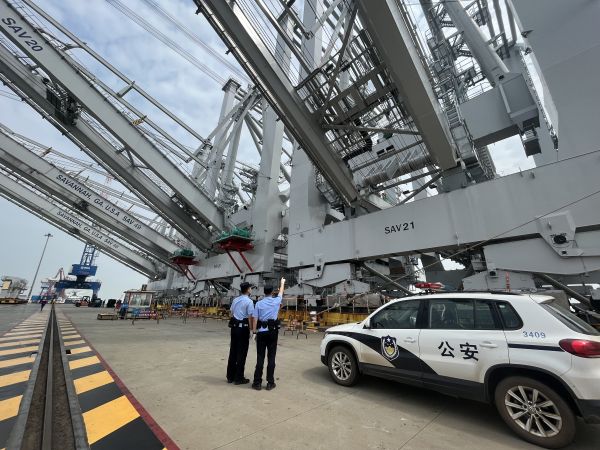 太仓出入境边防检查站保障长江通航史上最宽船舶高效通关