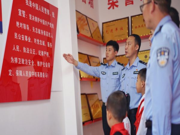 兴隆边境派出所开展警营开放日活动