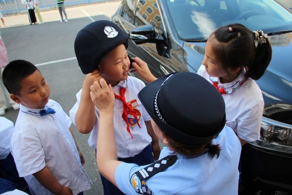 2观看安全防范常识视频短片 (2).jpg 2观看安全防范常识视频短片 (2).jpg