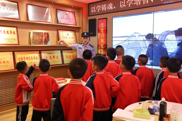 2观看安全防范常识视频短片 (3).jpg 2观看安全防范常识视频短片 (3).jpg