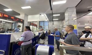 边关旅游节人气爆棚 边检民警全力护航