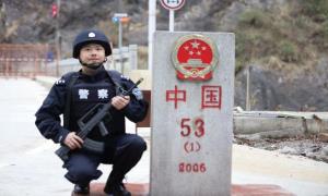 党旗飘飘忆峥嵘岁月 党徽闪闪为人民服务