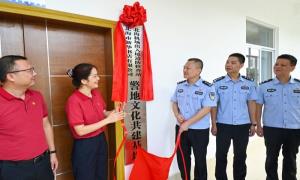 北海机场出入境边防检查站与市新华书店有限公司开展七一主题党日活动