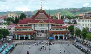 “端午”期间，瑞丽口岸迎来客流小高峰