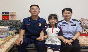 全国最美家庭：当“藏青蓝”遇到“火焰蓝”