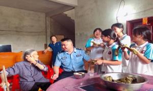 峒中边境派出所联合1314国门支部党建联盟单位开展端午节活动