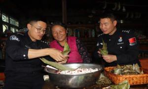 端午佳节“警”色浓  “粽”有温情溢边境 