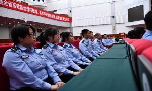 弘扬政法英模精神 立足本职争当先锋